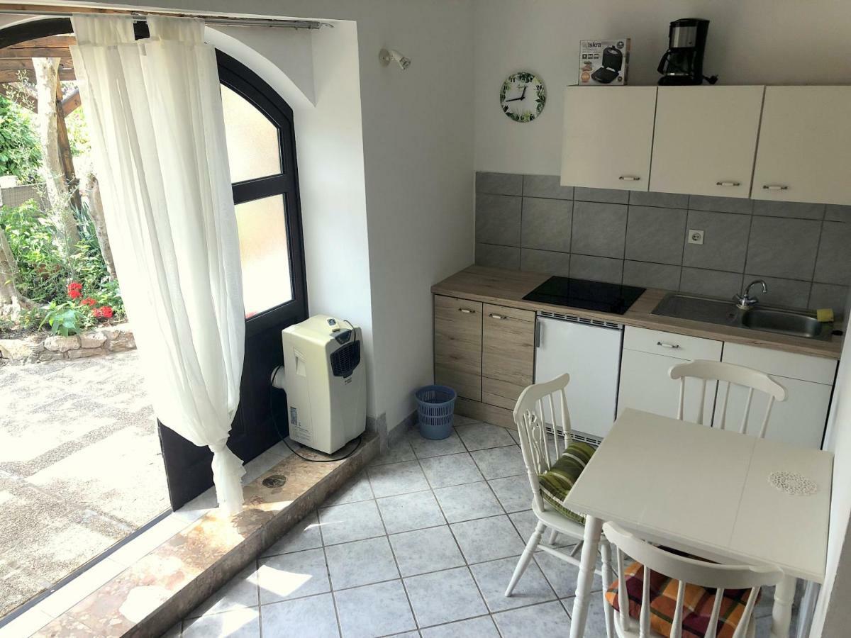 Guesthouse Vila Ruzmarin Ждрелац Экстерьер фото